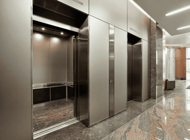 Thang máy tải khách vẫn hành êm ái