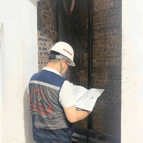 Nhân viên Viettech thi công tại công trình
