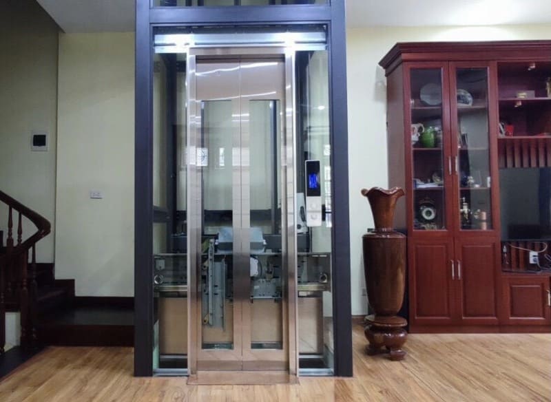 Thang máy lồng kinh liên doanh tại nhà anh Tùng đã đi vào hoạt động
