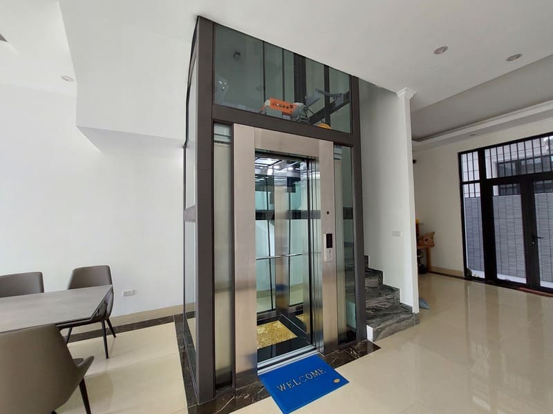 Mặt trước thang máy Lồng Kính 450Kg tại KĐT mới Đại Kim