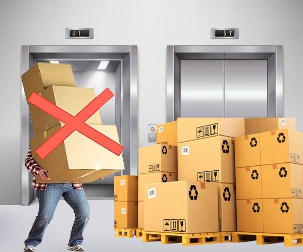 Không sử dụng thang tải khách để vận chuyển vật cồng kềnh