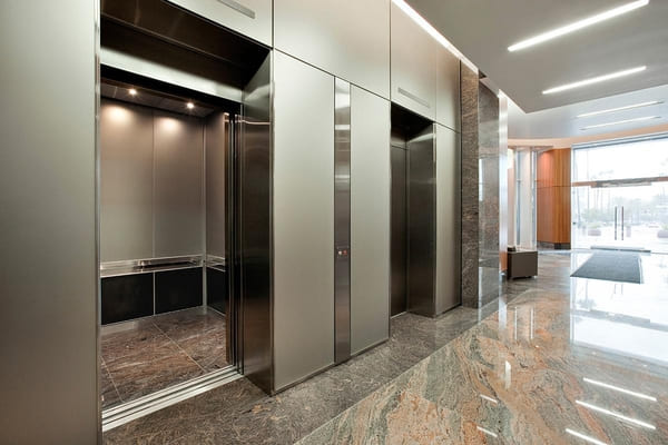 Thang máy tải khách sử dụng trong văn phòng, công ty, trụ sở hành chính
