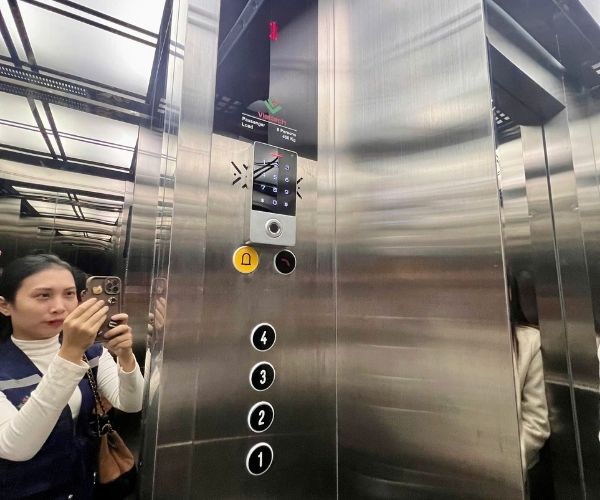 Giá thang máy mini phụ thuộc vào số tầng và tải trọng