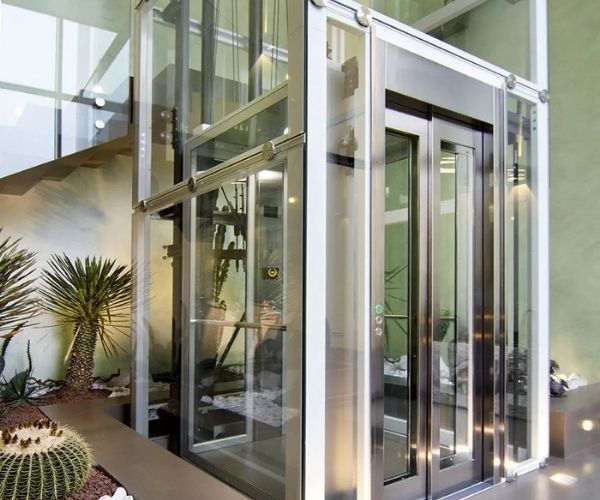 Mẫu thang máy gia đình với kính trong suốt