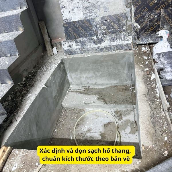 Xác định và dọn sạch hố thang, chuẩn kích thước theo bản vẽ
